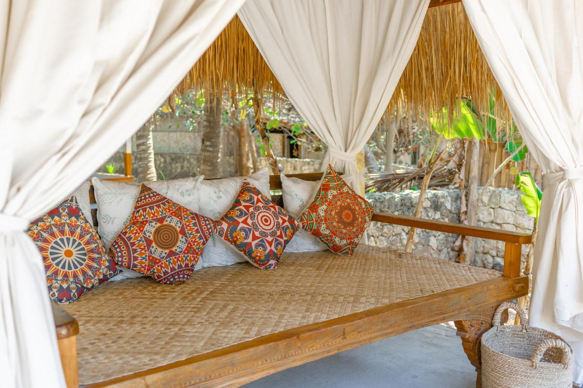 Golden Garuda Cottages Pelilit Bagian luar foto